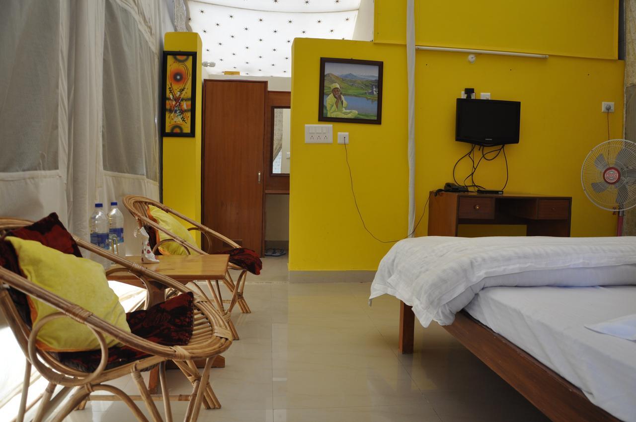 Tatva Bir Tents And Hotel Kangar エクステリア 写真