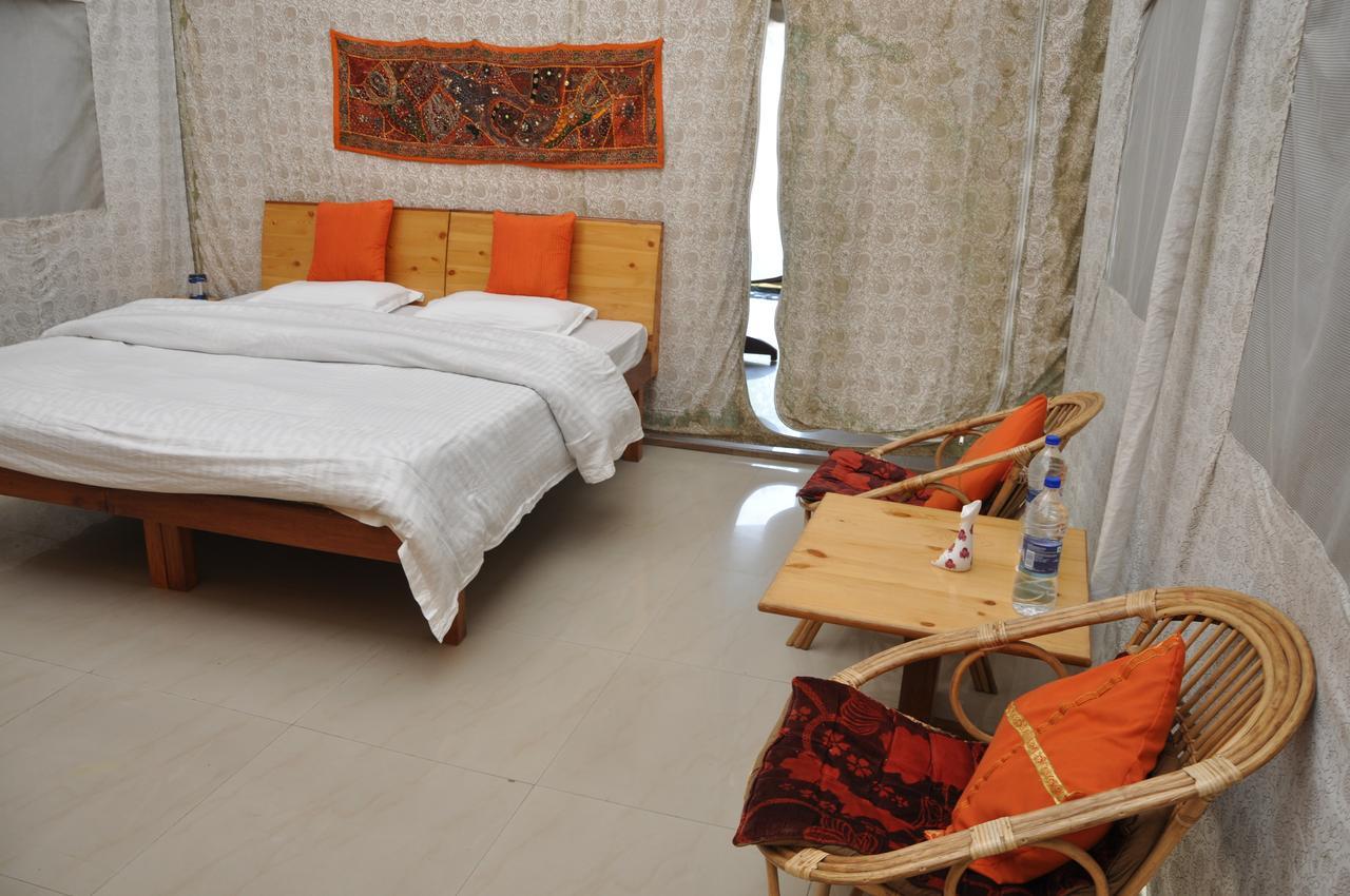 Tatva Bir Tents And Hotel Kangar エクステリア 写真