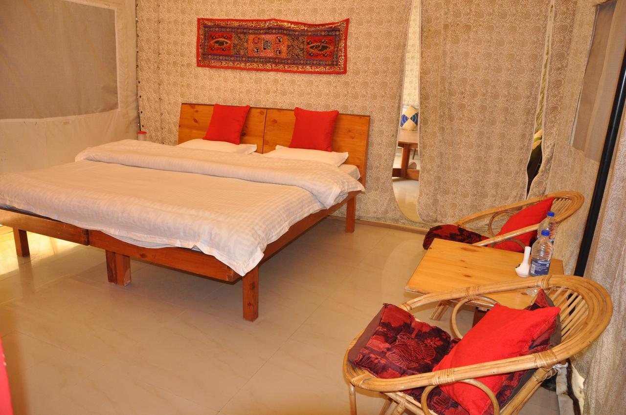 Tatva Bir Tents And Hotel Kangar エクステリア 写真