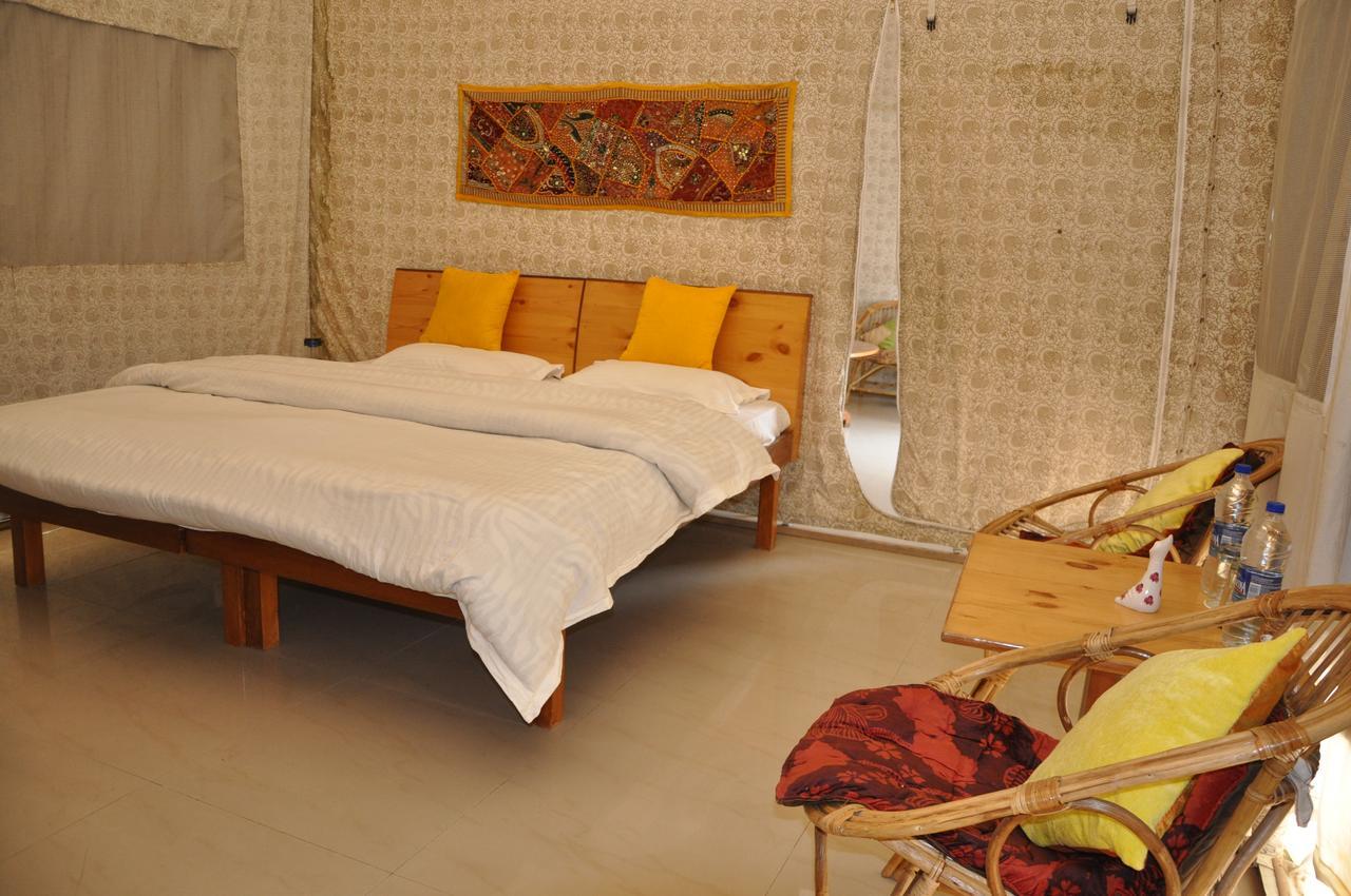 Tatva Bir Tents And Hotel Kangar エクステリア 写真