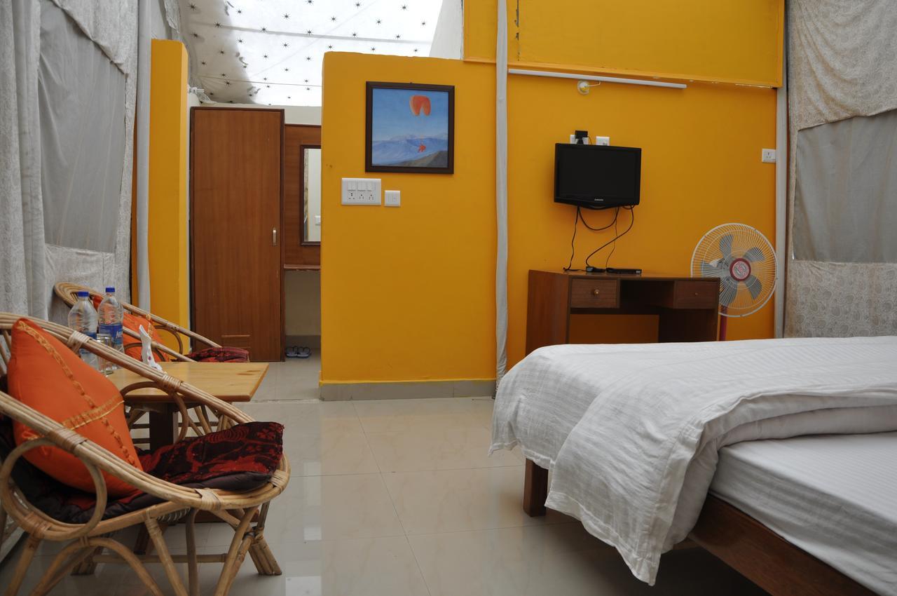Tatva Bir Tents And Hotel Kangar エクステリア 写真