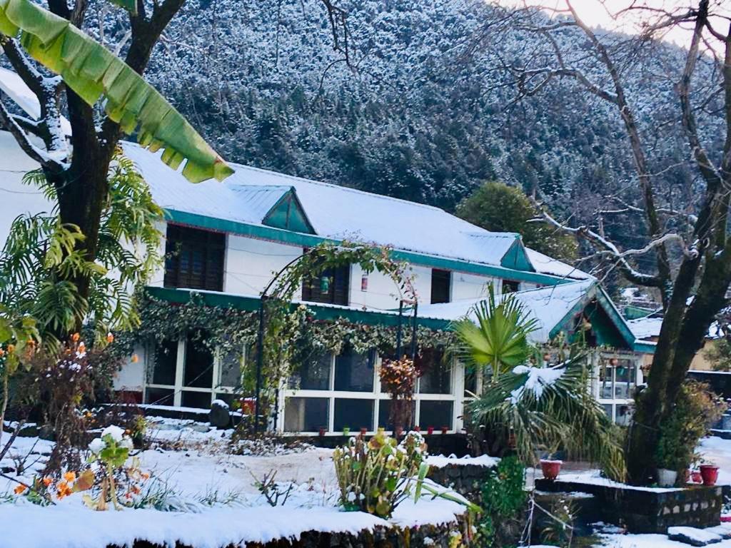 Tatva Bir Tents And Hotel Kangar エクステリア 写真